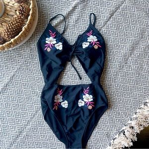 Hollister one piece bathing suit